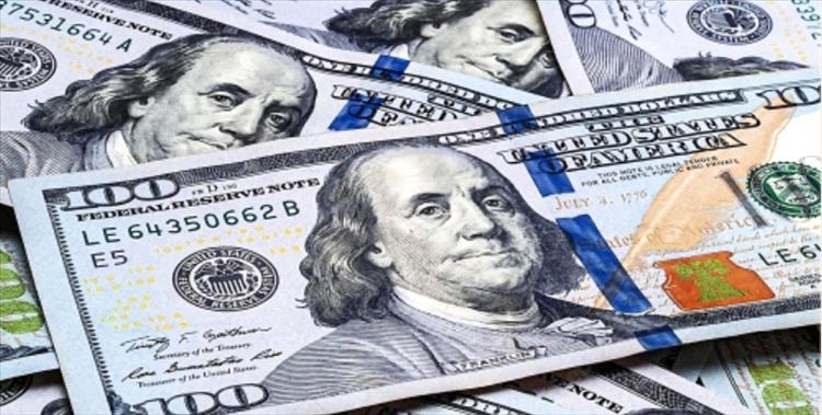 الدولار يحافظ على استقراره بفضل الإقبال على أصول الملاذ الآمن