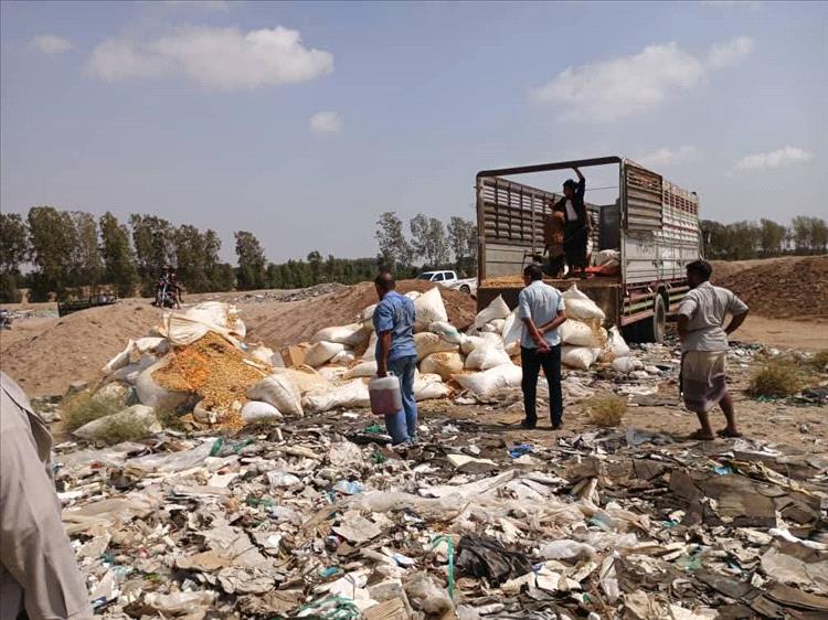 إتلاف ( 6 ) أطنان من الفول السوداني غير صالحة للإستهلاك الآدمي في مديرية المنصورة بعدن
