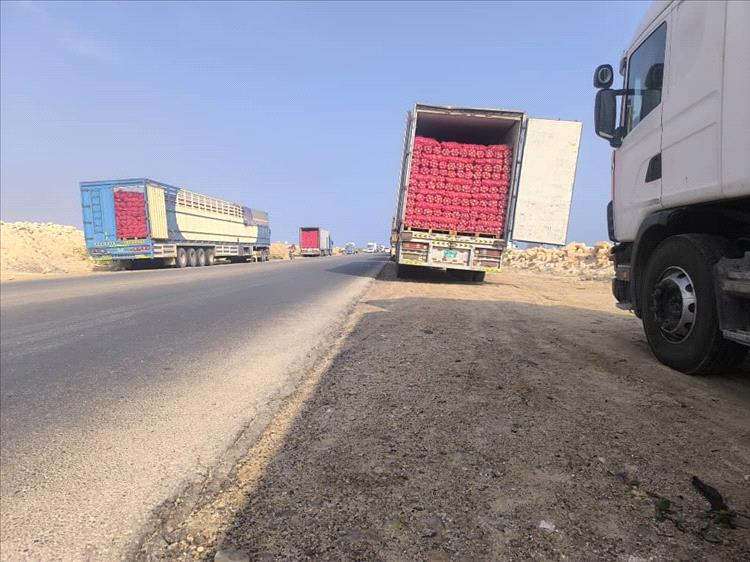 لليوم السادس.. استمرار إغلاق طريق الشحر – الديس وتأثيره على إمدادات الخدمات في المهرة