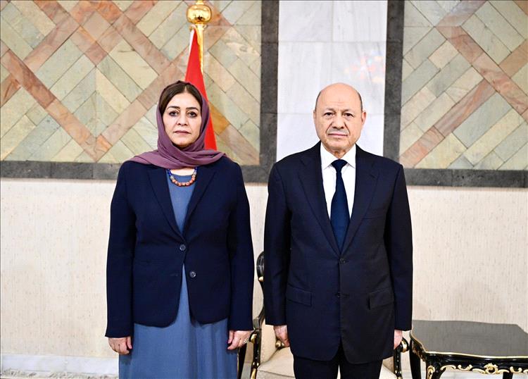 سفيرة اليمن لدى الولايات المتحدة تؤدي اليمين الدستورية أمام رئيس مجلس القيادة الرئاسي