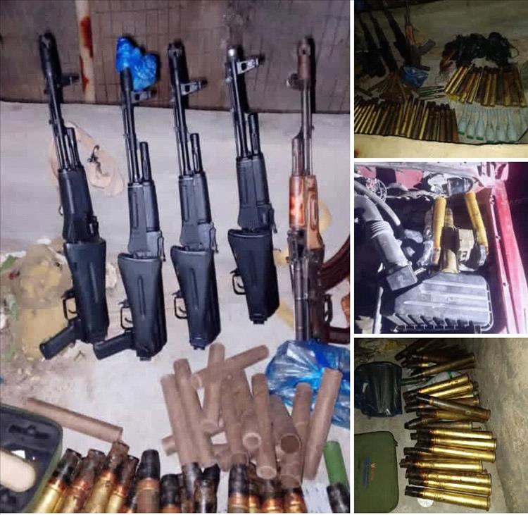 إحباط محاولة تهريب شحنة أسلحة ومتفجرات غرب المكلا كانت في طريقها إلى "شبوة"