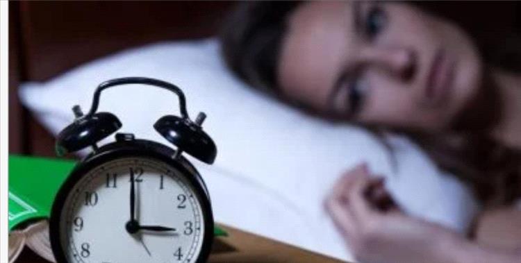 أطعمة ومشروبات تجنبها قبل النوم .. تسبب الأرق