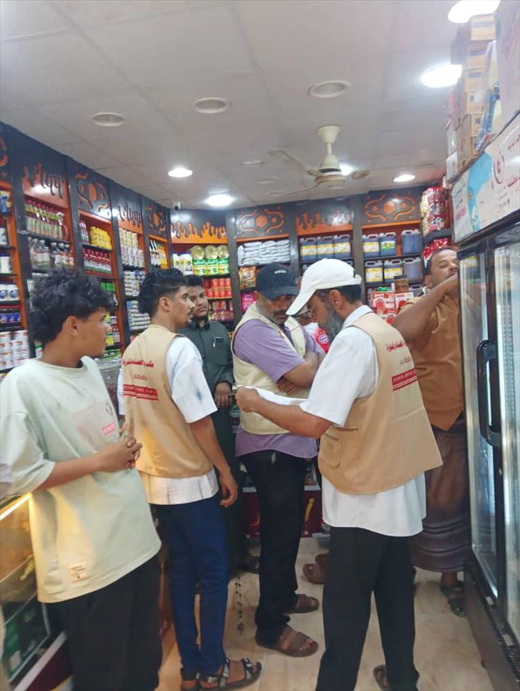 حملة رقابية مشددة في خورمكسر تضبط 14 مخالفة تموينية وتغلق محال لرفع أسعار الزيوت