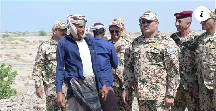 طارق صالح يتفقد ريف المخا ويطّلع على دور "طريق النصر" في تحييد مخاطر السيول