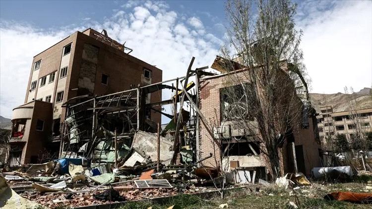 ضربات متبادلة.. صواريخ نحو حيفا وانفجارات ضخمة في طهران