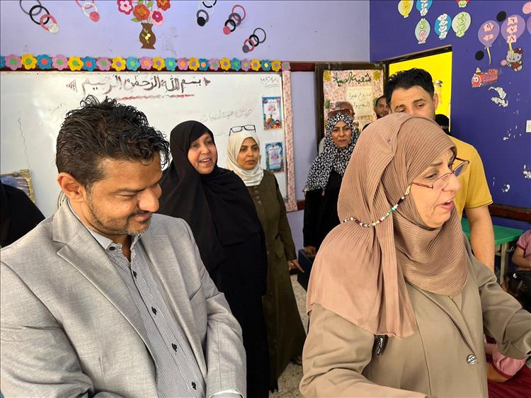 مدير عام الشيخ عثمان يزور روضة الفيحاء ويشيد بالجهود التعليمية للأطفال