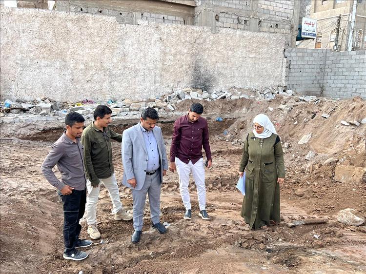 مدير عام الشيخ عثمان يطلق مشاريع لتطوير البنية التحتية التعليمية والرياضية