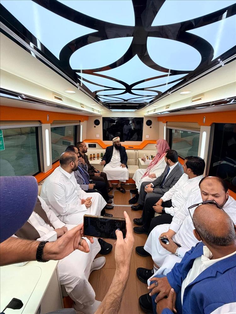 وزير الأوقاف يقف على جاهزية أسطول نقل حجاج بلادنا بين مطار جدة والأراضي المقدسة