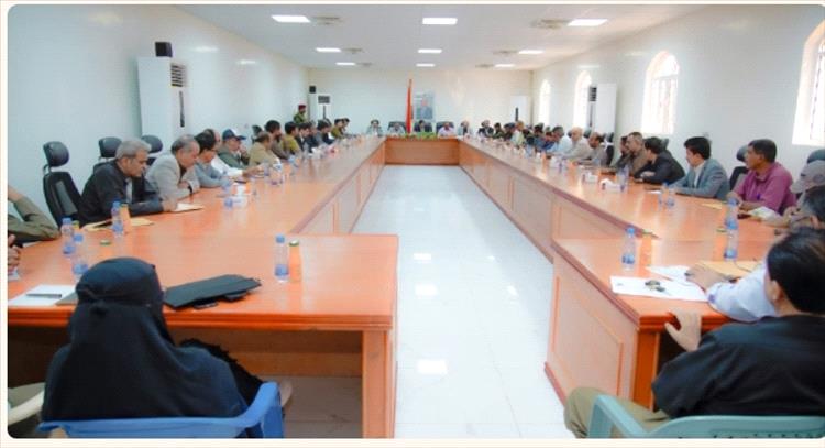 محافظ شبوة يعلن الموافقة على إنشاء مصفاة نفطية ويثمن دور السعودية في مساندة جهود التنمية