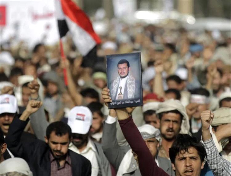 مسؤول بالحكومة الشرعية يكشف ان هناك  خطة تُعد حاليًا لاستهداف زعيم جماعة الحوثي عبد الملك الحوثي