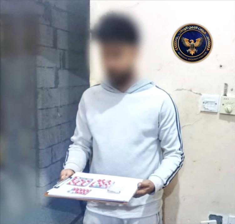 ضبط متهم بحوزته مخدرات في منفذ رأس عمران بعدن
