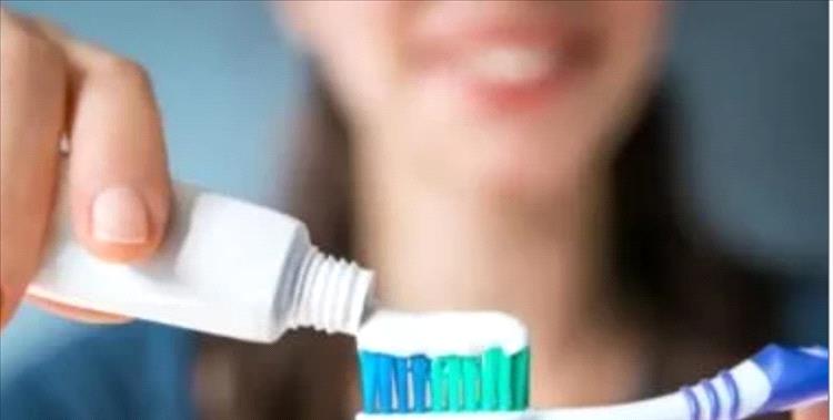 9 أطعمة ومشروبات تضر أسنانك.. تناولها بحذر