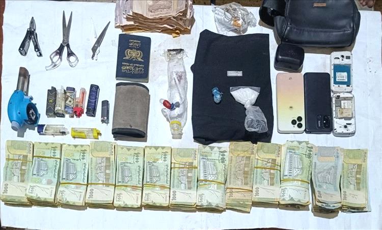 مداهمة وكر لعصابة ترويج “الشبو” شرق المكلا وضبط متهمين وكميات مخدرة