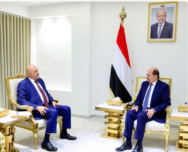 رئيس الوزراء يوجّه بمعالجة أضرار السيول في محافظة تعز ويؤكد على تقديم المساعدات للمتضررين