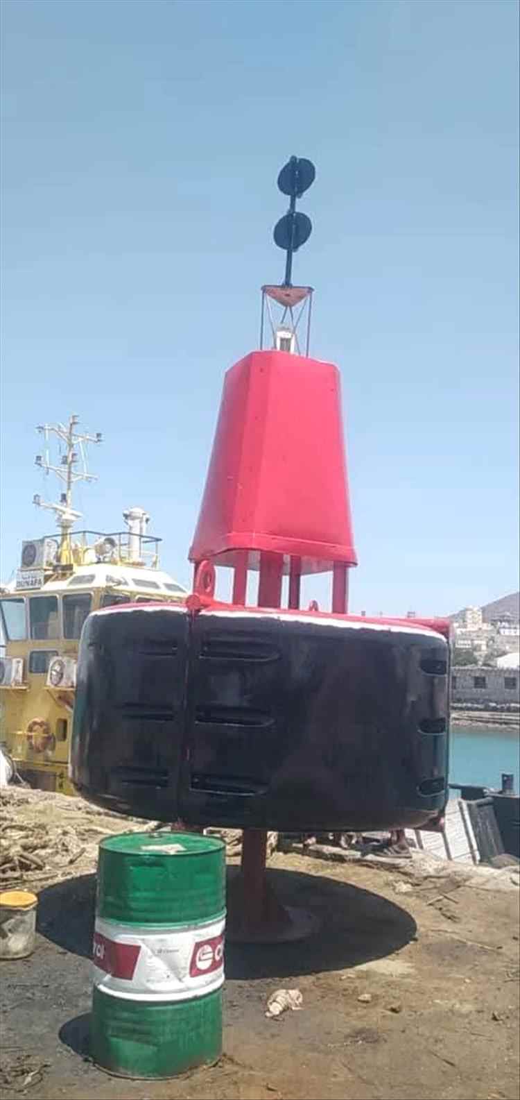 كوادر موانئ خليج عدن تصمم وتصنع عوامة ملاحية تحذيرية بجهود محلية