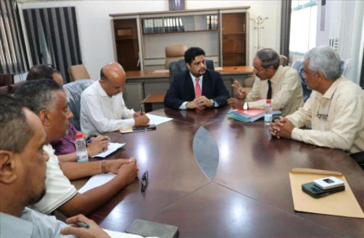 الوزير المهري يتابع تنفيذ كلية سقطرى ويشدد على سرعة الإنجاز