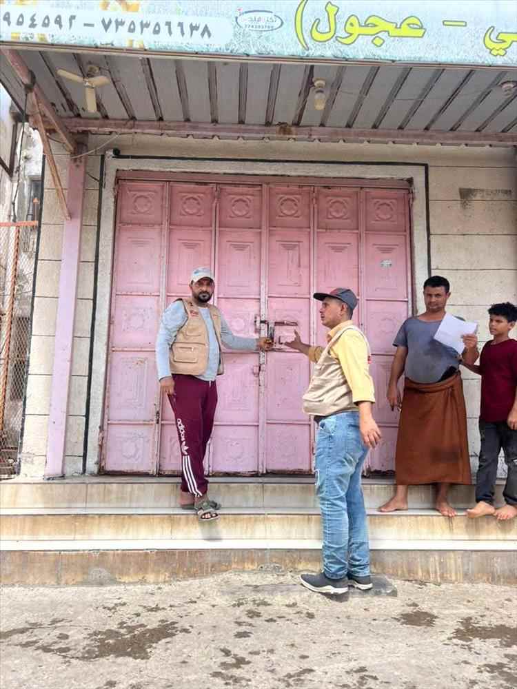 بقيادة "العُمري" وأوامر النيابة.. إغلاق 6 ملاحم مخالفة في مديرية المنصورة بالعاصمة عدن