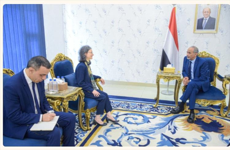 عضو مجلس القيادة الرئاسي محمود الصبيحي يستقبل في عدن السفيرة الفرنسية