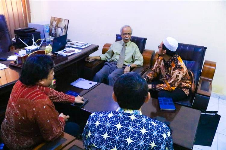 السفير البحسني يبحث مع القائم بأعمال السفير الإندونيسي سبل تعزيز التعاون وأوضاع الجالية بحضرموت