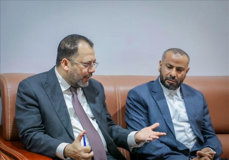 محافظ الضالع يناقش مع وزير الكهرباء احتياجات المحافظة في قطاع الطاقة