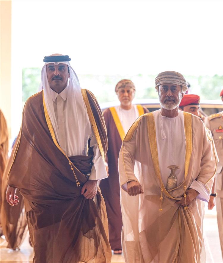 قمة عمانية قطرية تبحث استقرار المنطقة وتؤكد على أمن الملاحة في مضيق هرمز