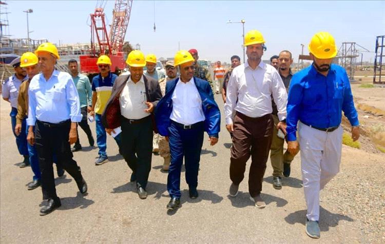 وزير النفط والمعادن يتفقد سير العمل في مصفاة عدن