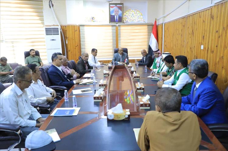 وكيل حضرموت يناقش تدخلات البرنامج السعودي في مديريات الوادي والصحراء سيئون