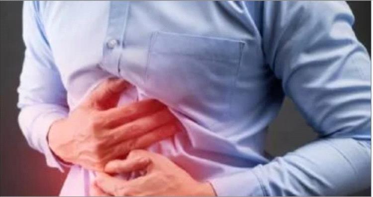 يبدأ من المعدة ويصل إلى الصدر.. أسباب وأعراض وعلاج ارتجاع المرىء