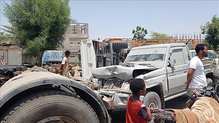 وفاة شخص و إصابة آخر في حادث سير مروع بمديرية تبن بعد اصطدام مركبة بطقم عسكري