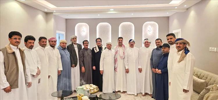 القائد الشنفرة يلتقي قيادات من أبناء شبوة ويؤكد أهمية الحوار الجنوبي برعاية السعودية