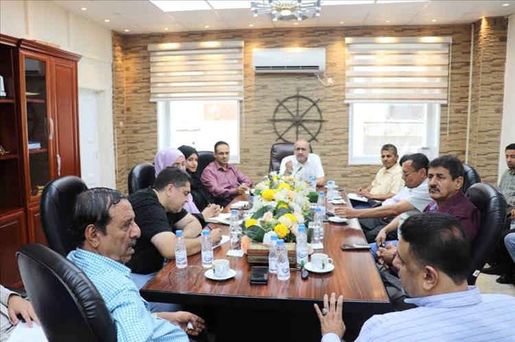 اجتماع موسّع في موانئ عدن يرفض رسوم "مخاطر الحرب" ويقر إجراءات لتنظيم العمل الملاحي