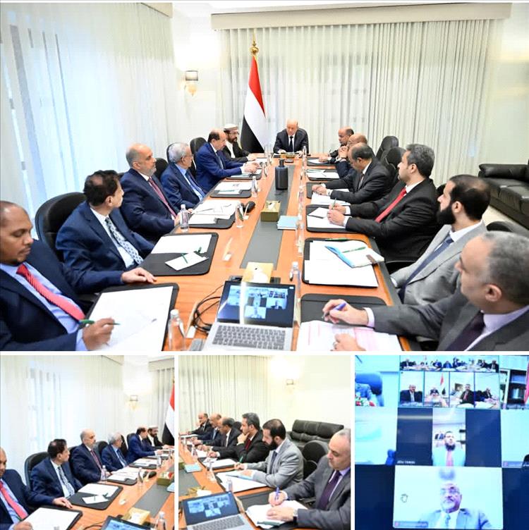 رئيس مجلس القيادة يعقد اجتماعا مصغرا للحكومة والسلطات المحلية