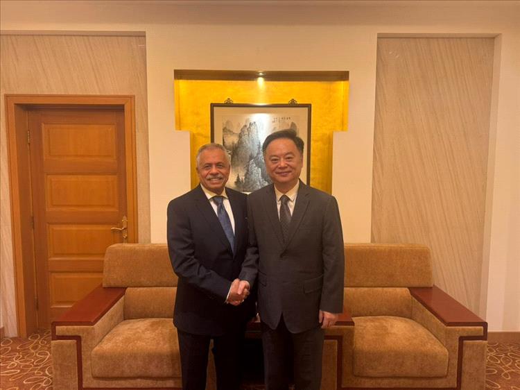 سفير اليمن يبحث مع مسؤول صيني تطورات الوضع في اليمن وآفاق التعاون الثنائي