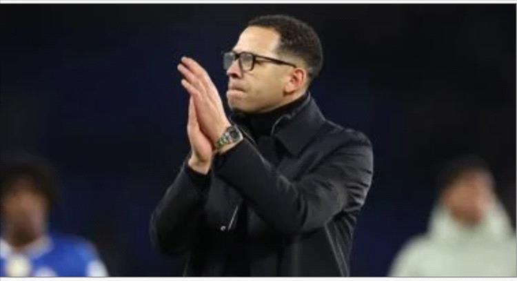 رسميًا .. تشيلسي يعلن إقالة مدربه ليام روزينيور لسوء النتائج