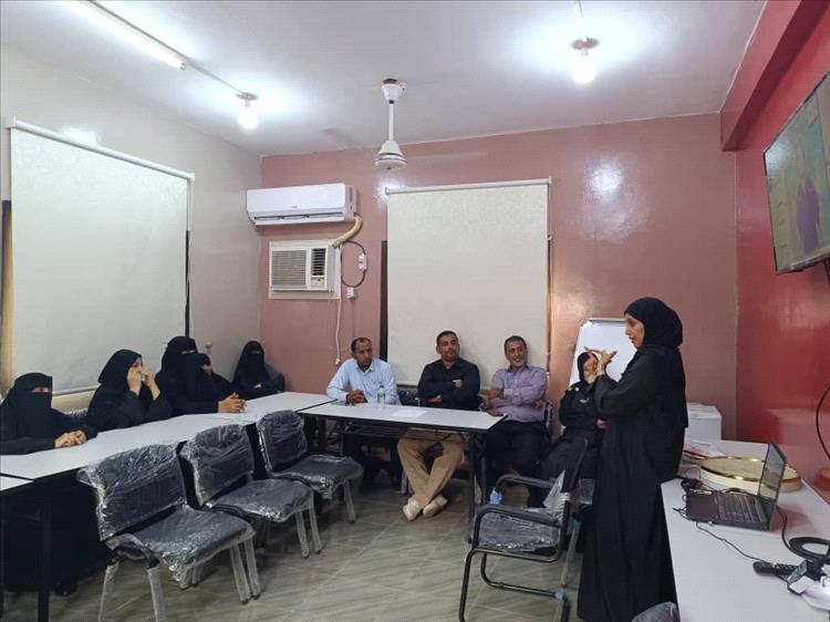 مؤسسة رموز للصم تنظم دورة بلغة الإشارة لموظفي مكاتب الشؤون الاجتماعية والعمل- عدن ضمن أسبوع الأصم العربي الـ51