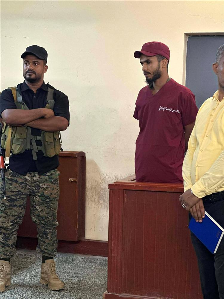 بـ 24 طعنة غادرة.. تفاصيل مروعة يرويها الصحفي عبدالرحمن أنيس من كواليس محاكمة قاتل "سائق باص عدن"