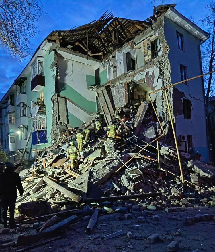 قتلى وجرحى في هجوم بمسيرات أوكرانية استهدف مبنى سكنياً بمدينة سيزران الروسية