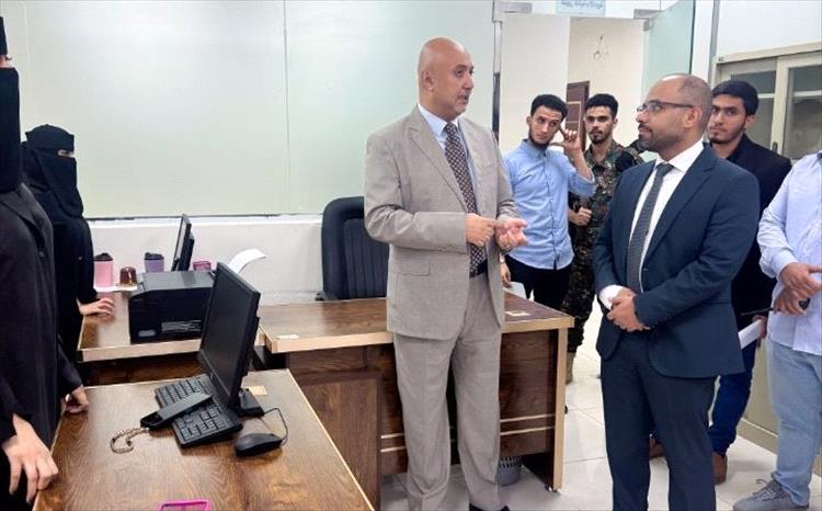 الوزير باصرة يطلع على مستوى اداء المؤسسة العامة للاتصالات السلكية واللاسلكية بعدن