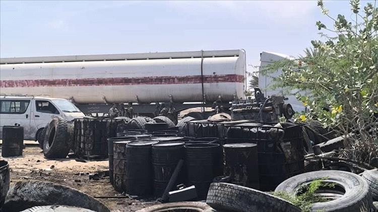 عملية أمنية خاطفة تضبط مستودعاً لتهريب الديزل في منطقة الريان بالمكلا