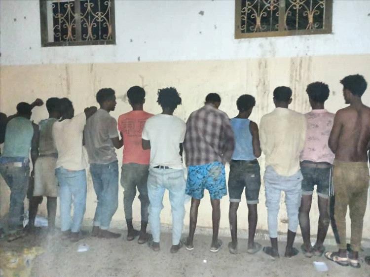 مدير أمن أبين يقود حملة أمنية أستهدفت مهربي المهاجرين غير الشرعيين في أحور