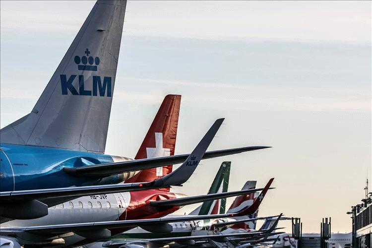 فوضى عالمية تضرب قطاع الطيران: إلغاء آلاف الرحلات ورسوم إضافية لمواجهة "تسونامي" أسعار الوقود