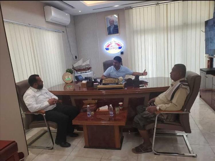 مناقشة التحديات التي تواجه أزمة وقود البنزين في محطات أبين