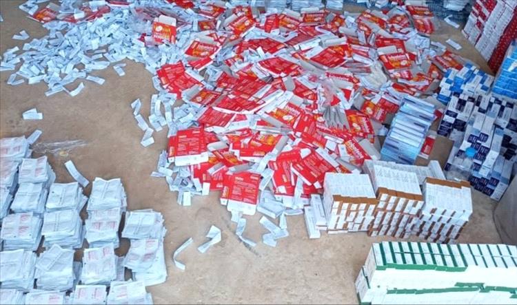 الجمارك تحبط تهريب أجهزة اتصالات "ستارلينك" وأدوية في ميناء المكلا ومنفذ الوديعة