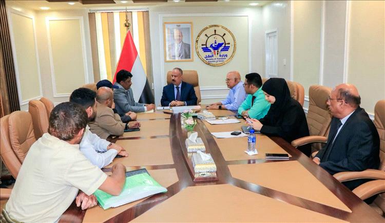 وزير النقل يناقش مع شركة صقر الحجاز حادث حافلة العرقوب ويؤكد تعزيز إجراءات السلامة