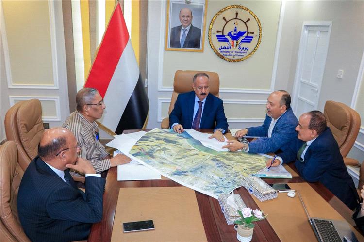 وزير النقل يناقش استئناف العمل بمشروعي مينائي قرمة وبروم