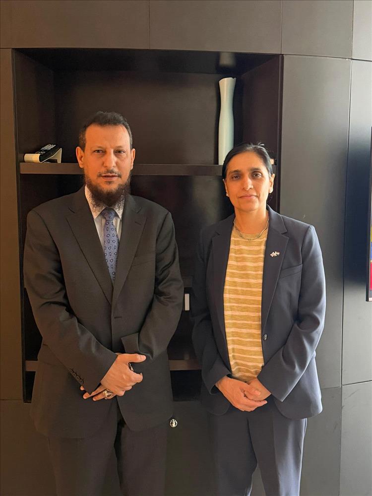 محافظ العاصمة عدن يبحث مع السفيرة البريطانية مستجدات الأوضاع الأمنية والخدمية