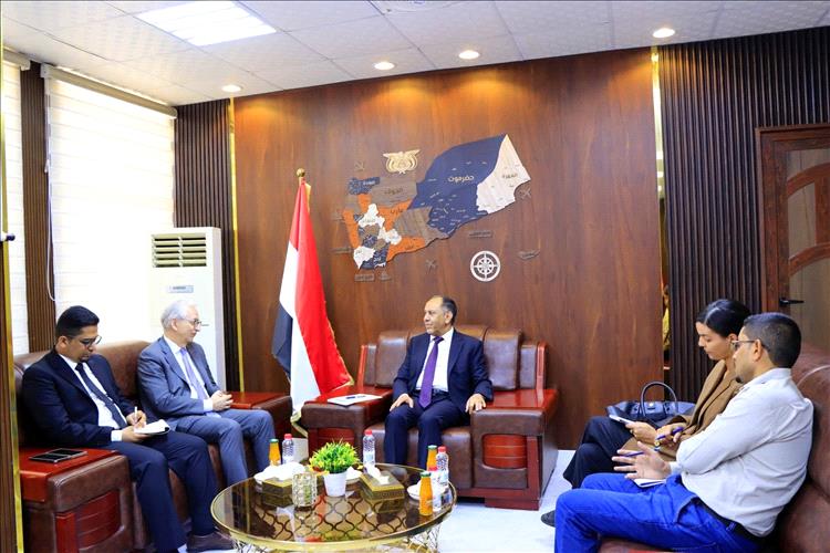 وزير الصناعة يناقش مع السفير الألماني تعزيز الشراكة الاقتصادية ودعم الصادرات اليمنية