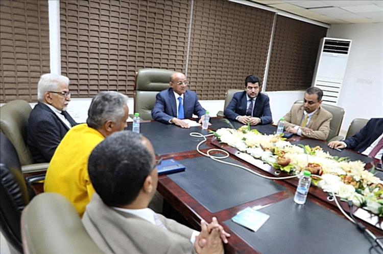 محافظ البنك المركزي يترأس اجتماعًا لقيادات البنك في عدن لمناقشة تطوير الأداء وتعزيز الرقابة المصرفية