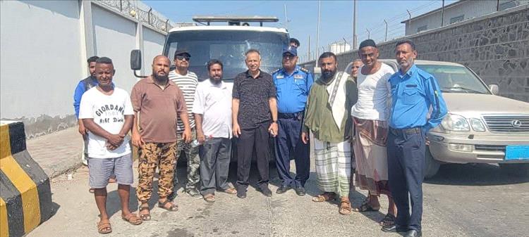 تدشين حملة سحب هياكل السيارات المتهالكة في المعلا