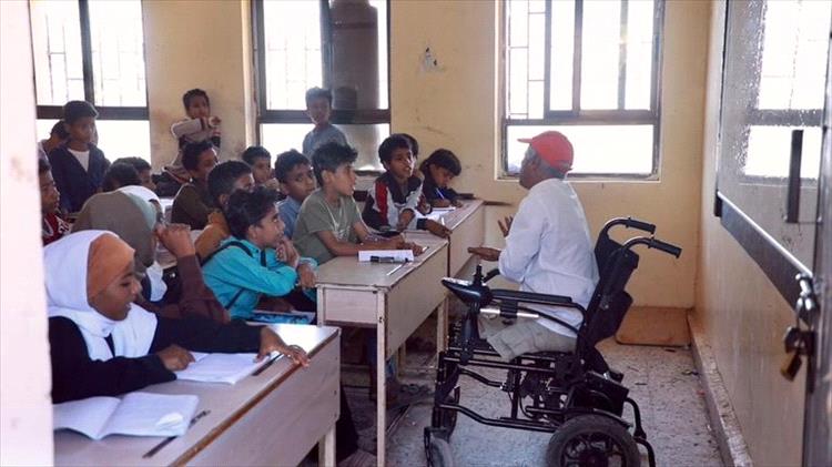 المعلمون اليمنيون.. صناع الأجيال في مرمى عبث الحوثي